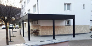Celková zastřešená plocha je 32m²